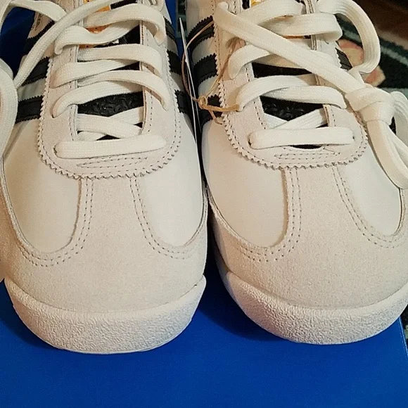 Adidas White and Black Sneakers with Yellow Accent - Picture 5 of 8